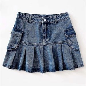 Shein Women’s size small (4-6)Denim  pleated skirt with pockets